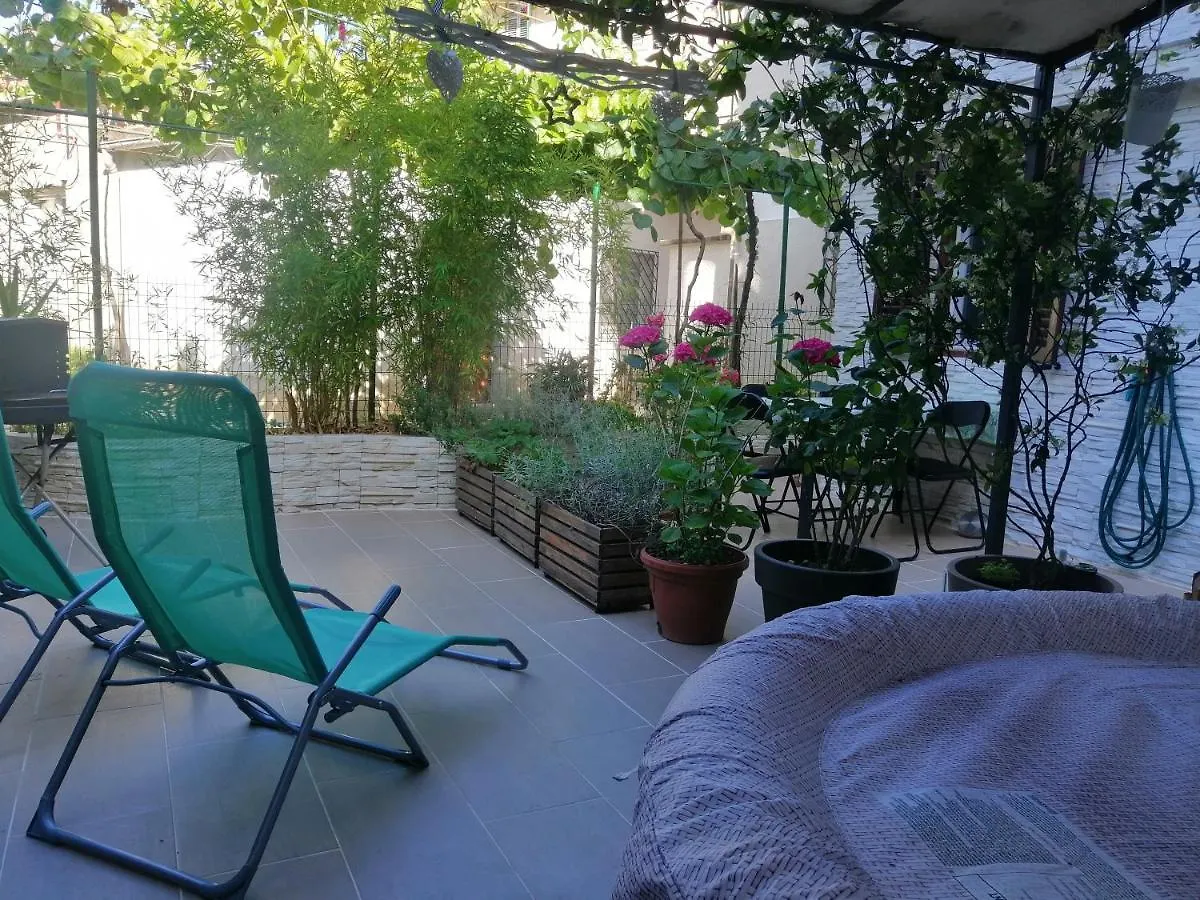 Paradise Jacuzzi & Sauna Ika Apartment