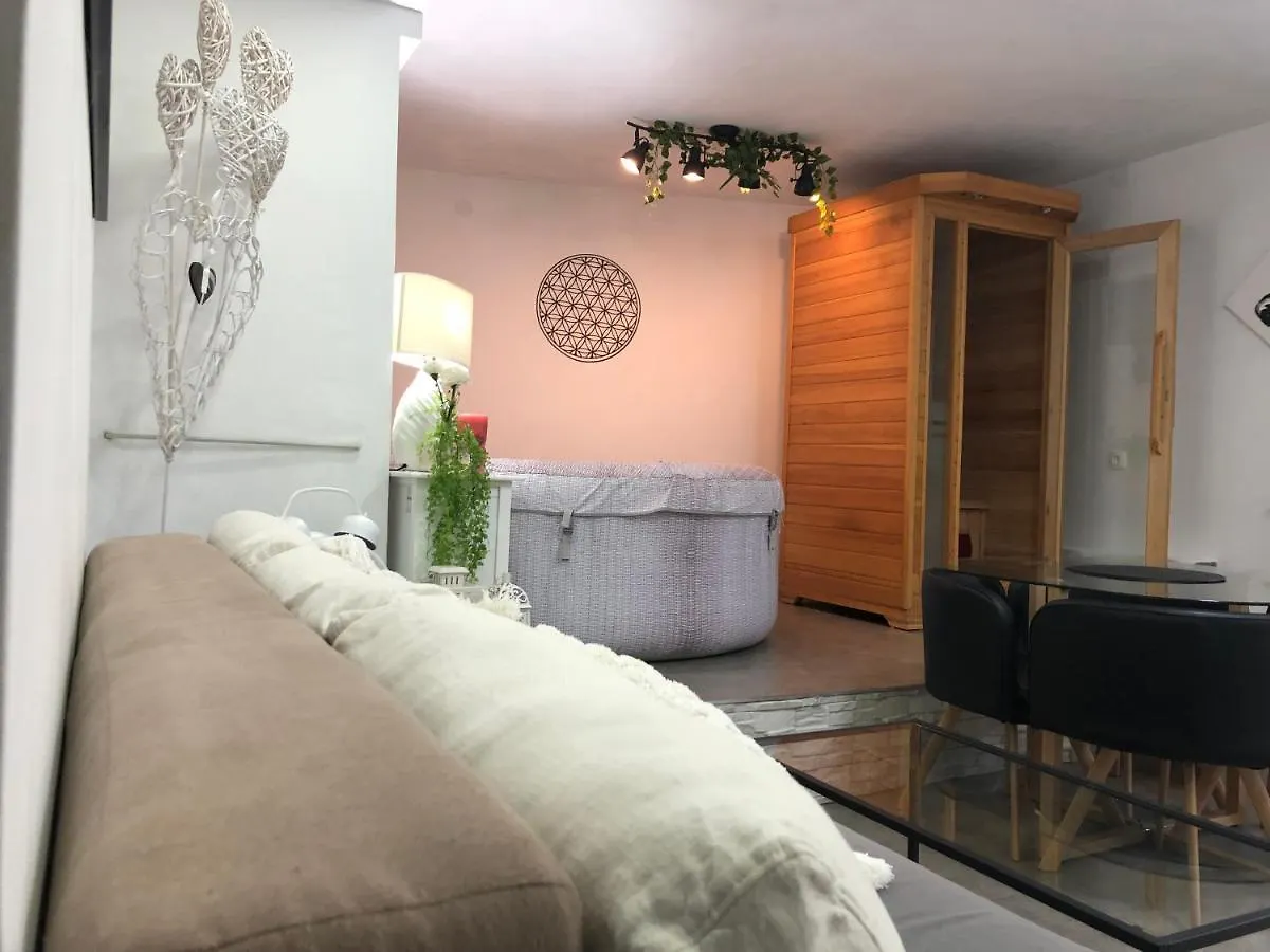 Paradise Jacuzzi & Sauna Ika 0*,  Croatia